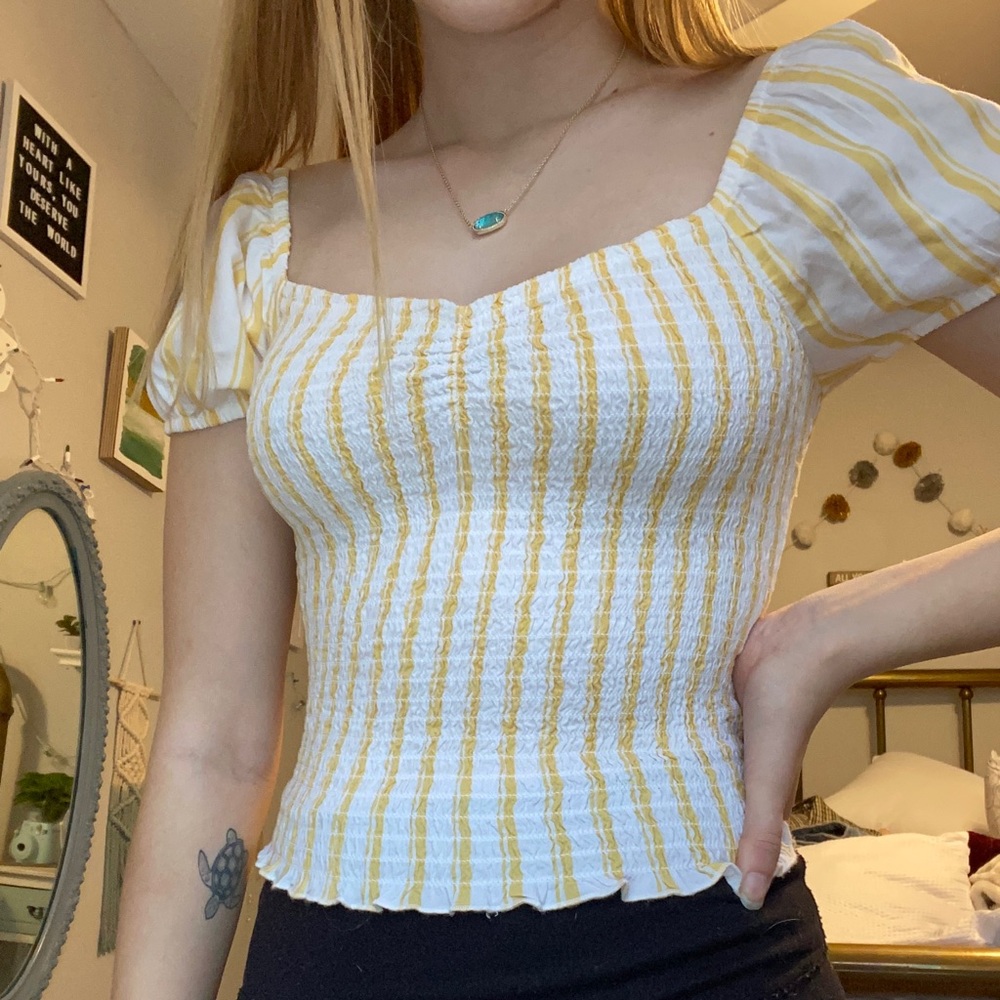 Yellow and white Hollister top!